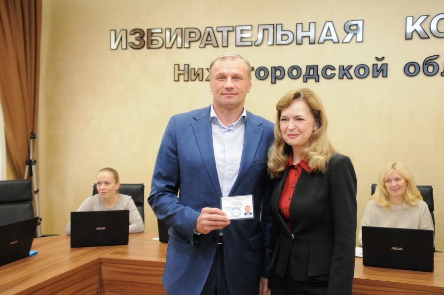 Дмитрий Сватковский получил удостоверение депутата Госдумы РФ - фото 1
