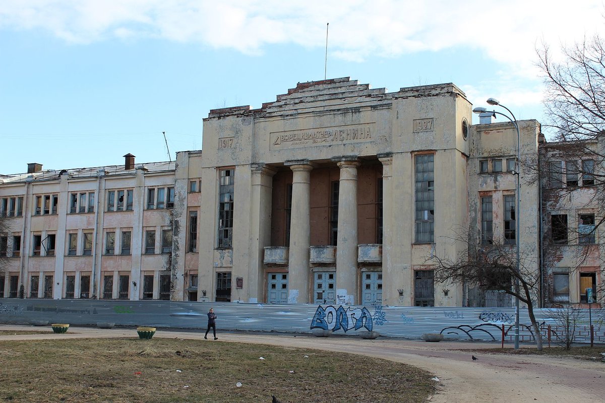 Территорию ДК Ленина очистили от мусора после вмешательства прокуратуры - фото 1