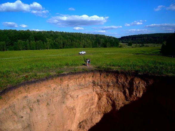 50-метровый карстовый провал в Шатковском районе стал туристическим местом (ФОТО, ВИДЕО) - фото 3
