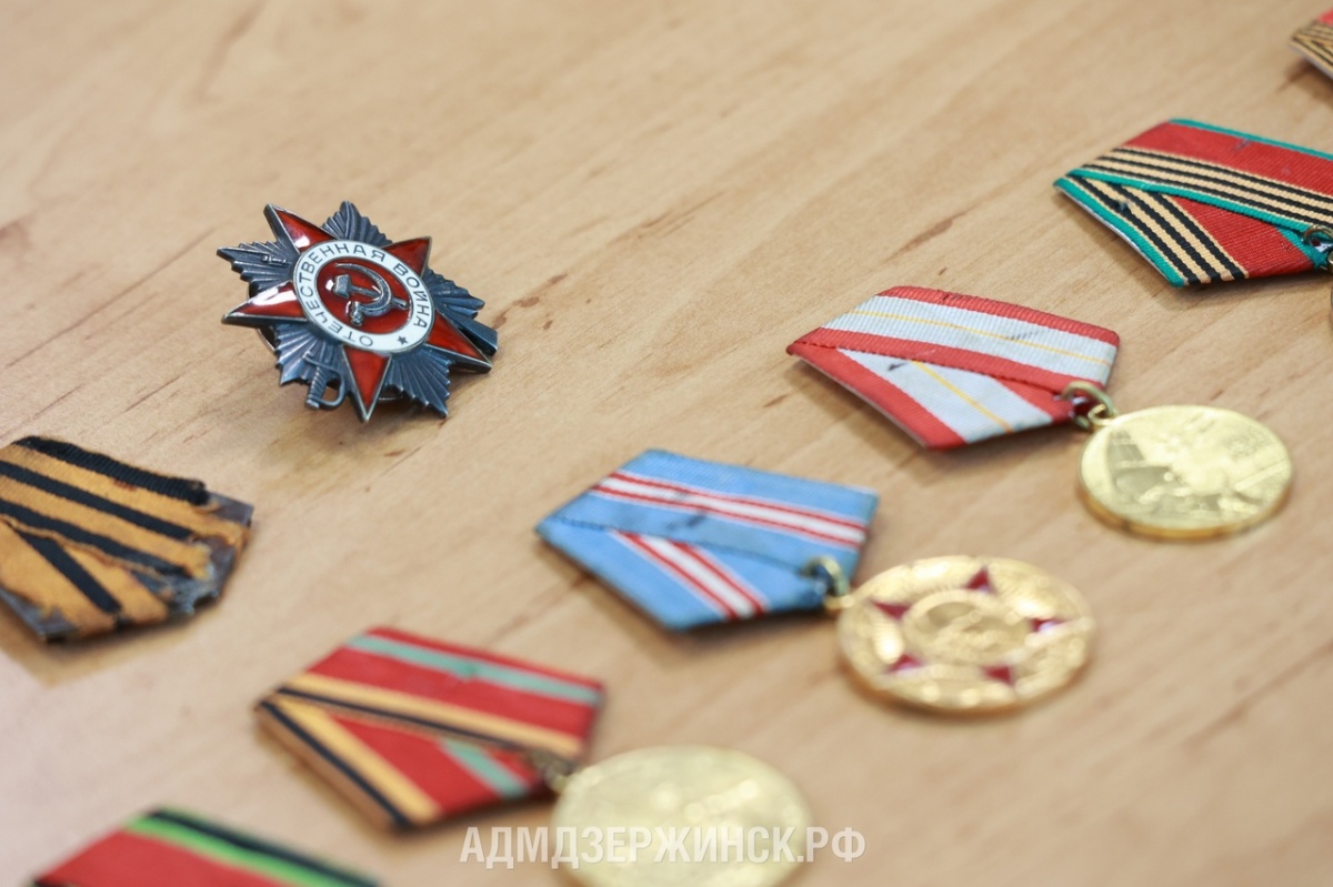 Советские награды, обнаруженные в ЛНР, привезли в Дзержинск - фото 1