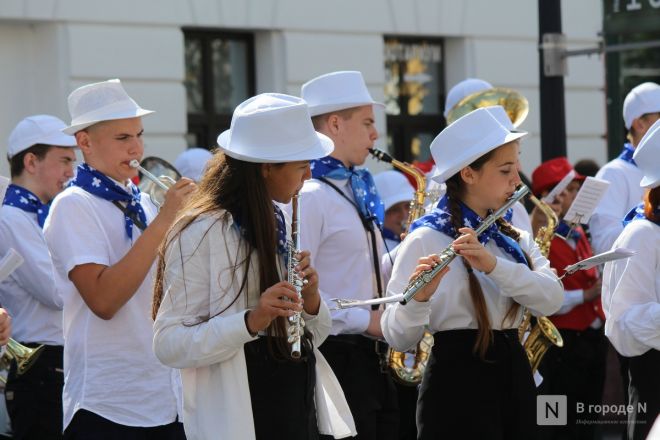 Фоторепортаж: парад духовых оркестров прошел по центру Нижнего Новгорода - фото 13