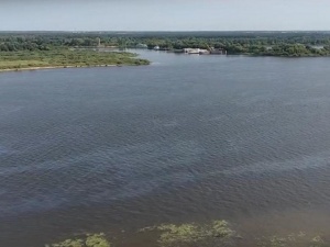 Черные нефтяные пятна вновь зафиксированы на Волге в Нижнем Новгороде