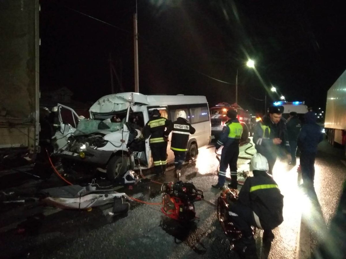 Соцсети: один нижегородский строитель погиб и 14 пострадали в аварии в Гороховце