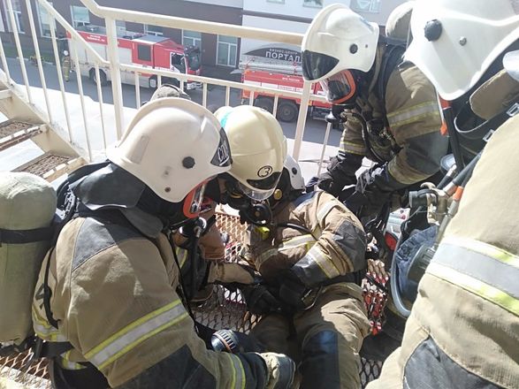 Пожар без огня потушили сотрудники МЧС в торговом центре Нижнего Новгорода - фото 10