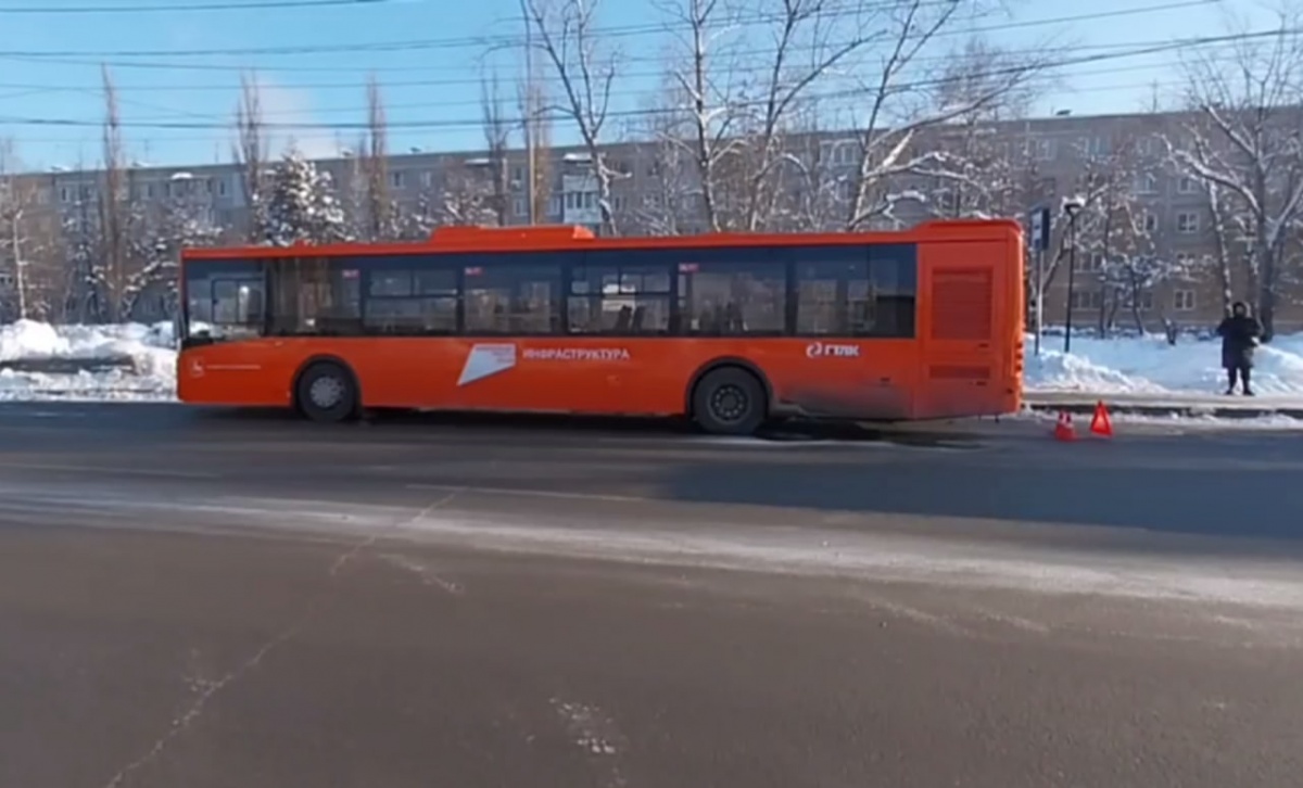 Женщина оказалась в больнице после поездки в нижегородском автобусе - фото 1