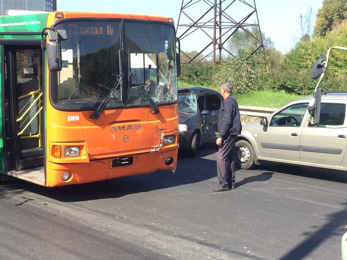 Водитель иномарки и пассажирка автобуса получили травмы в ДТП в Советском районе - фото 1