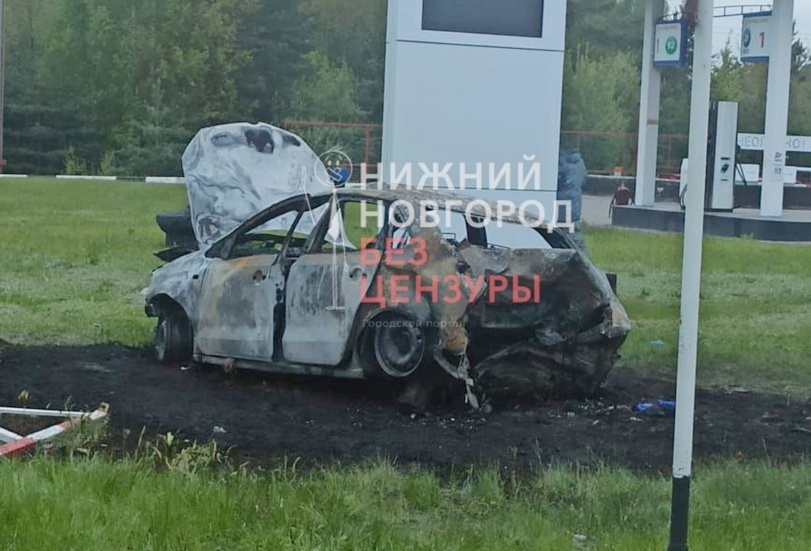 Водитель сгорел в вылетевшей на обочину машине на Бору - фото 1