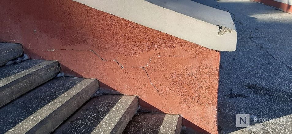 Трещины снова покрыли Чкаловскую лестницу в Нижнем Новгороде - фото 9