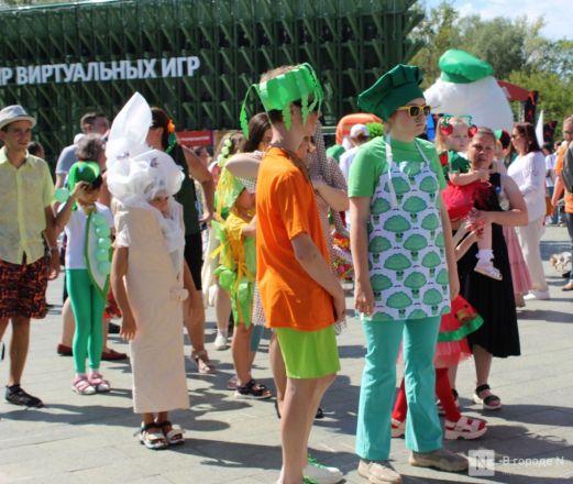 Попкорн и шаурма вышли на костюмированный парад фестиваля Ивлева в Нижнем Новгороде - фото 56