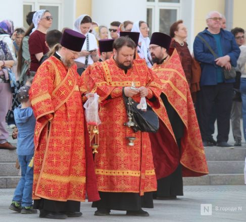 Фоторепортаж: как прошел пасхальный крестный ход в Нижнем Новгороде - фото 32