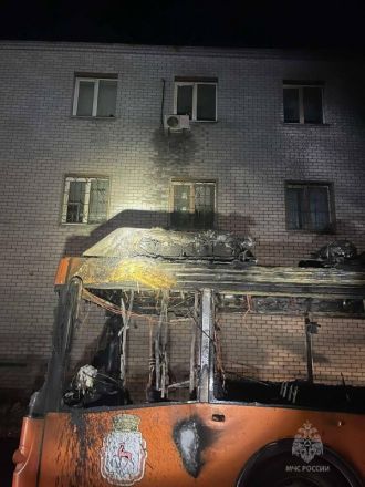 Автобус загорелся во время движения в Нижнем Новгороде - фото 4
