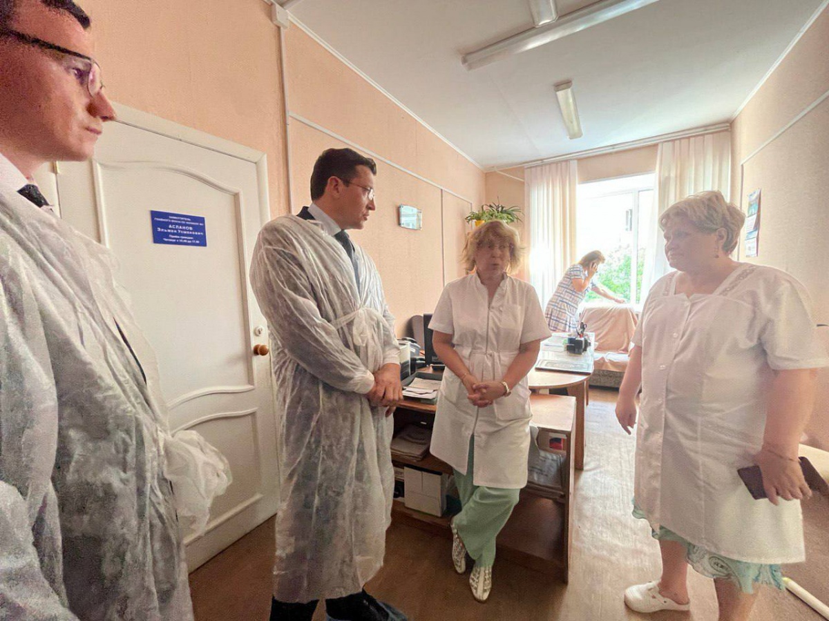 Глеб Никитин приехал с проверкой в больницу Заволжья - фото 1