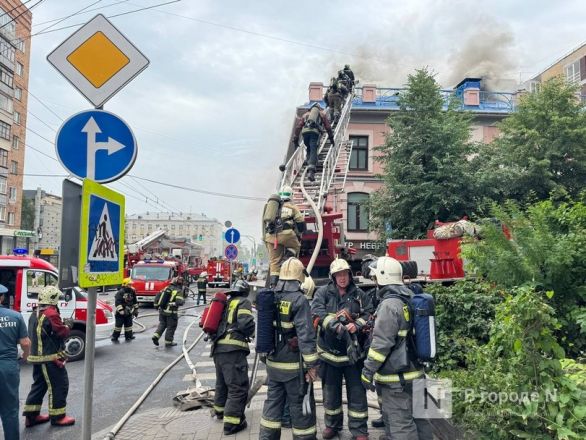 Опубликованы фото с места мощного пожара на Большой Покровской - фото 2