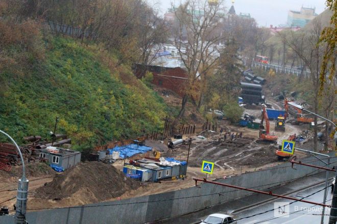 Сорванные сроки и тонна грязи: фоторепортаж со стройки террасного парка в Почаинском овраге - фото 30