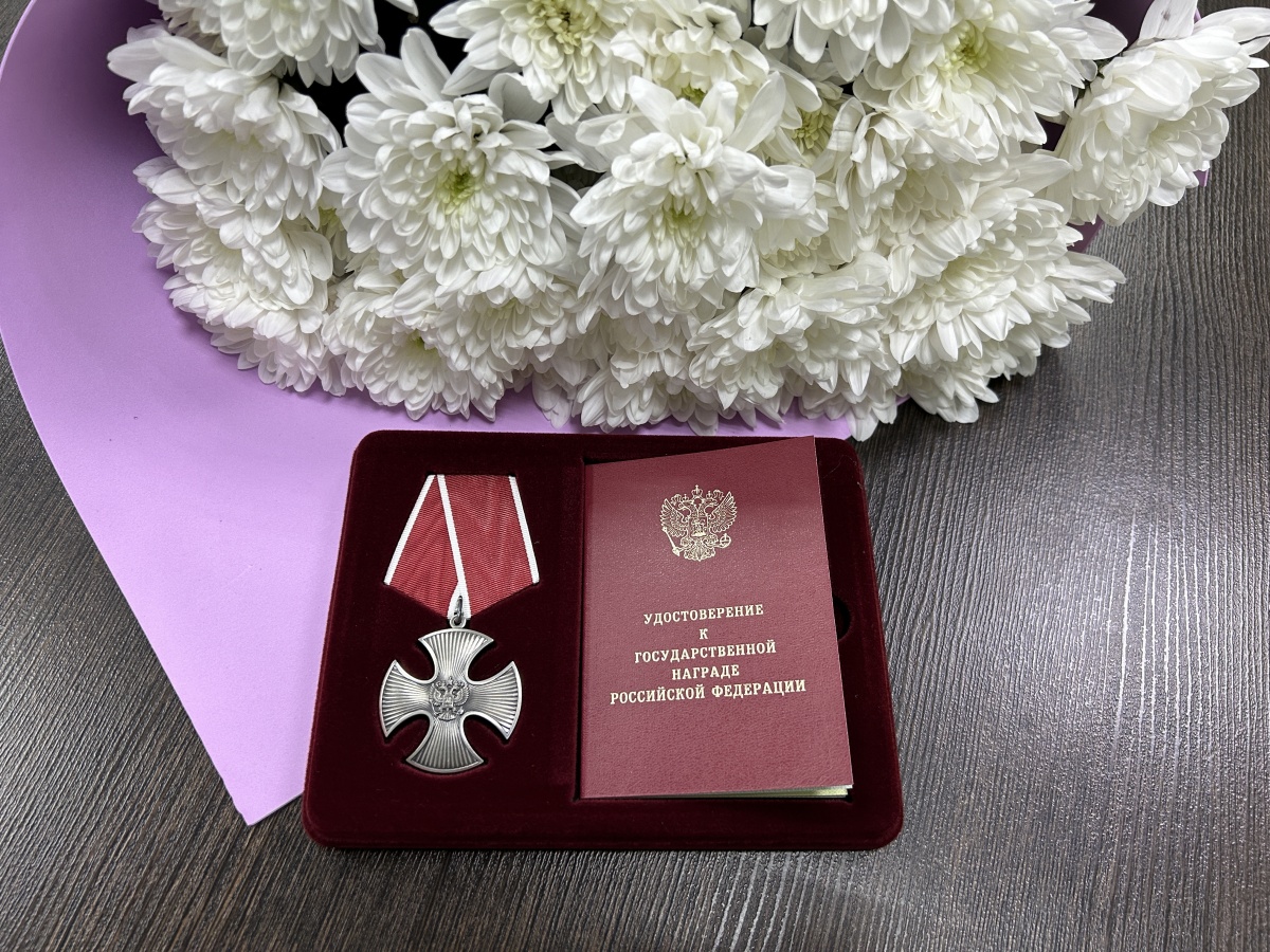 Родственникам погибшего на СВО героя Егора Лаврова вручили Орден Мужества - фото 1