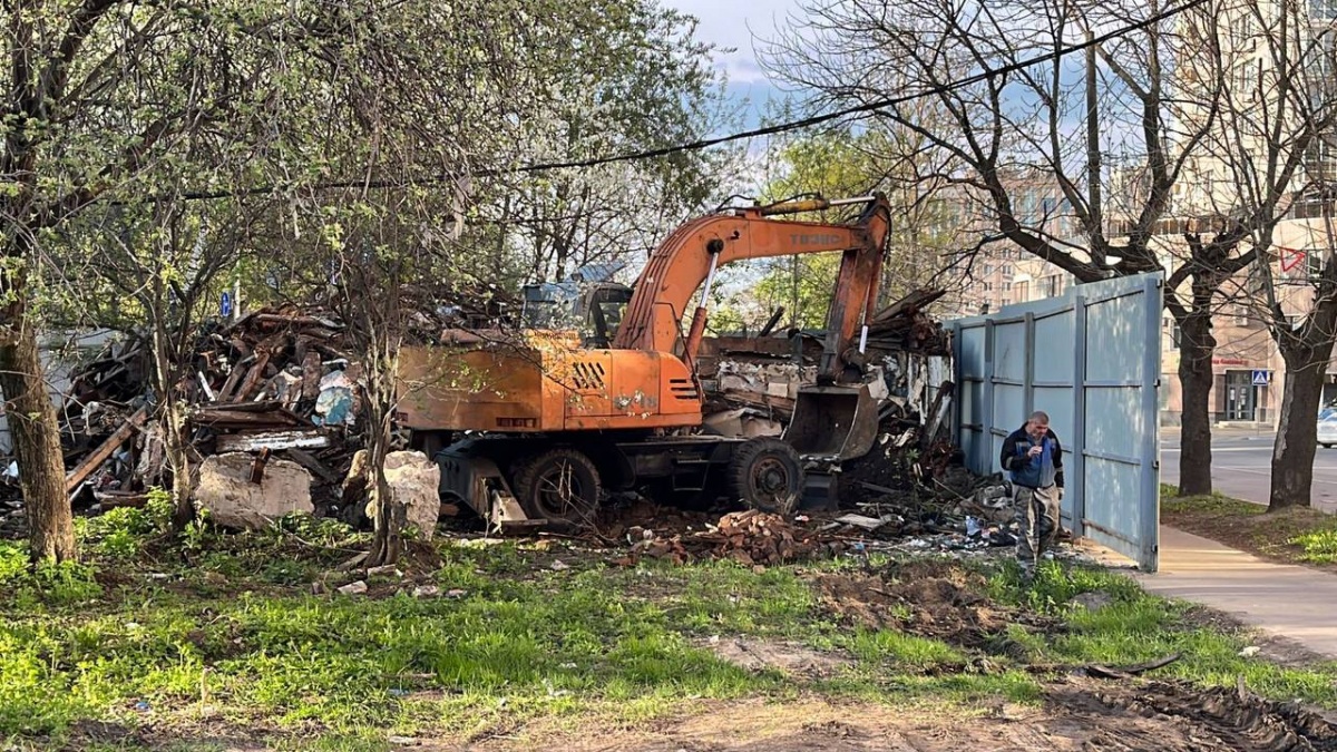 Заброшенный дом снесли на улице Малой Ямской в Нижнем Новгороде