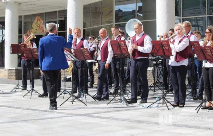 Парад духовых оркестров прошел по Большой Покровской в День города - фото 37