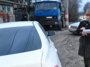 Приставы забрали за долги у нижегородца машину, пока тот ходил по делам