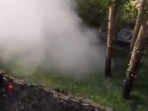 Балконы дома на Рокоссовского залило кипятком из теплотрассы