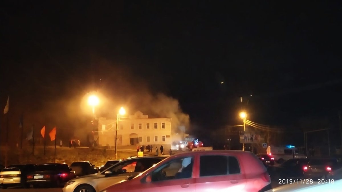 200 человек эвакуировали из горящего Дома культуры в Сергаче