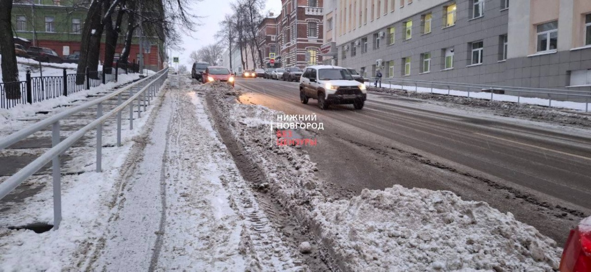 Водители жалуются на нечищеные платные парковки в центре Нижнего Новгорода - фото 1