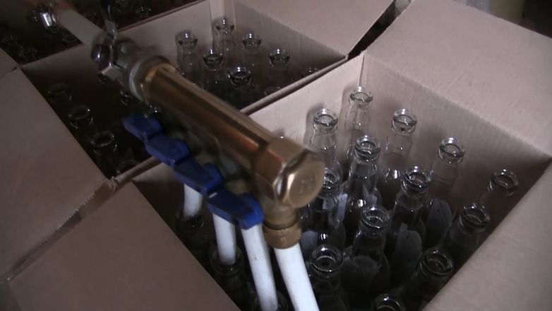 Более 4,5 тысячи бутылок с нелегальным алкоголем изъяли в Арзамасе - фото 2