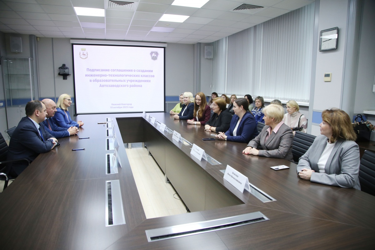 Профильные инженерные классы откроются в пяти школах Автозаводского района  - фото 1