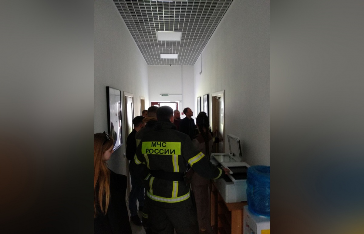 МЧС вскрывает двери нижегородского офиса Команды против пыток - фото 2