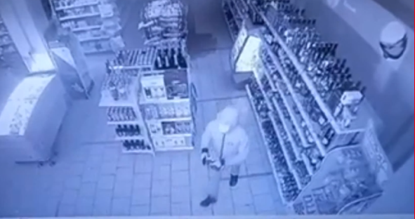 Мужчина украл 10 бутылок водки из магазина в Сормовском районе - фото 1