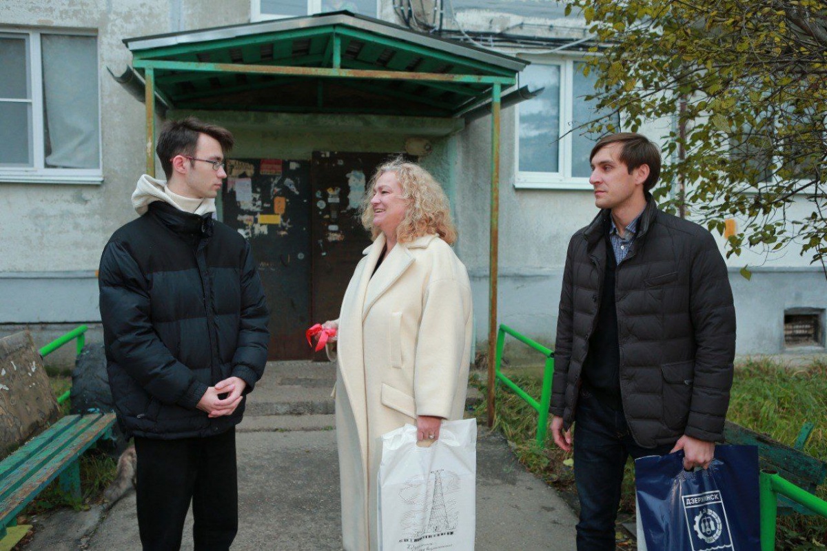 Трое детей-сирот получили ключи от новых квартир в Дзержинске - фото 1