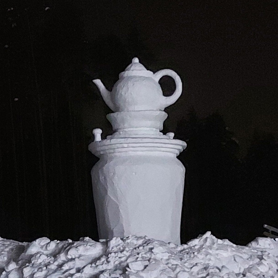 Скульптор в Городце создал из снега сказочный замок - фото 2