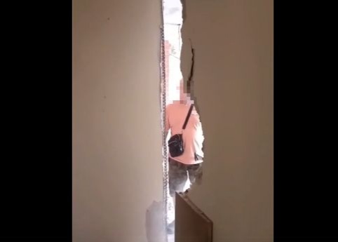 Соседи жительницы Дзержинска восстановят незаконно сломанную стену 