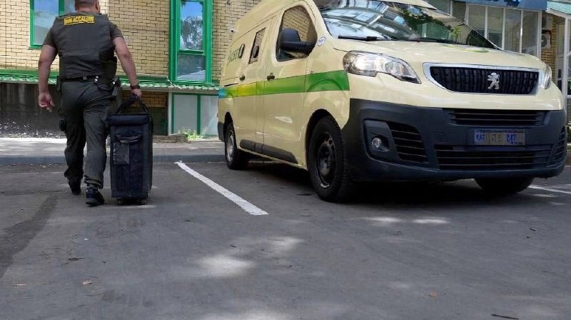 Свой профессиональный праздник отмечают инкассаторы - фото 1