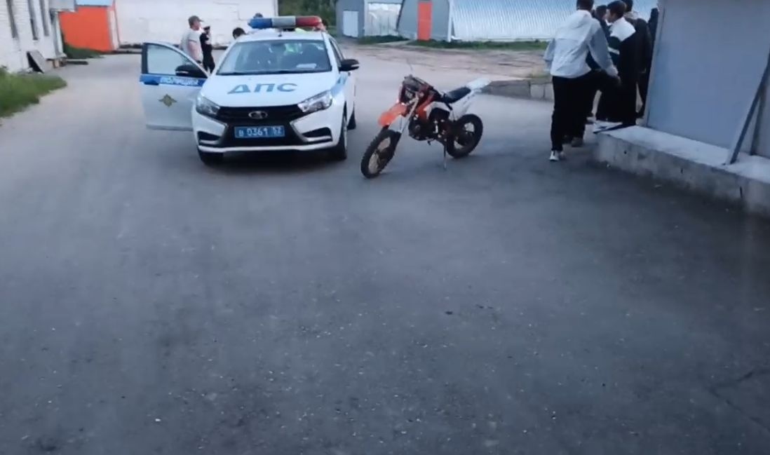 Подросток на питбайке пострадал в ДТП около кладбища в Нижегородской области - фото 1