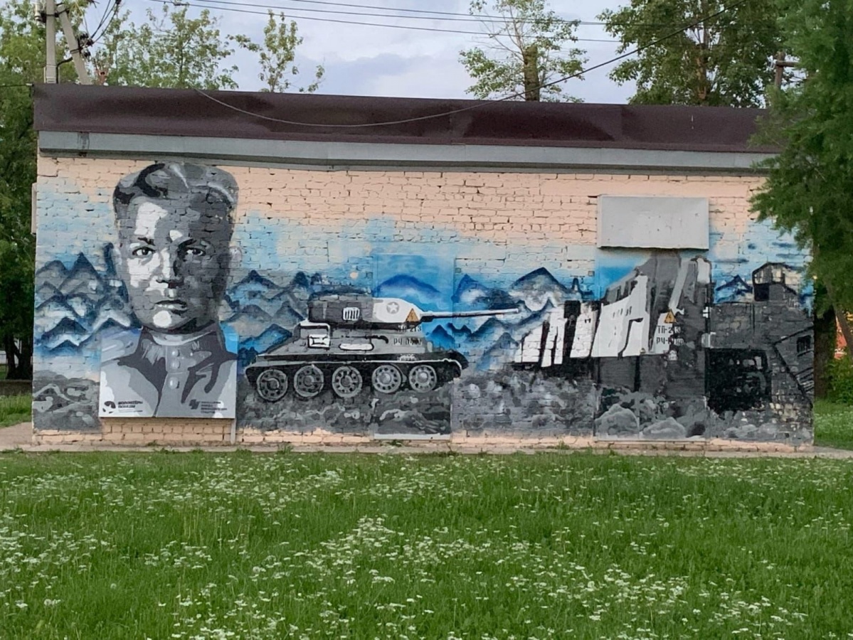 Новый арт-объект с танкистом Дмитрием Комаровым появился в Шахунье - фото 1