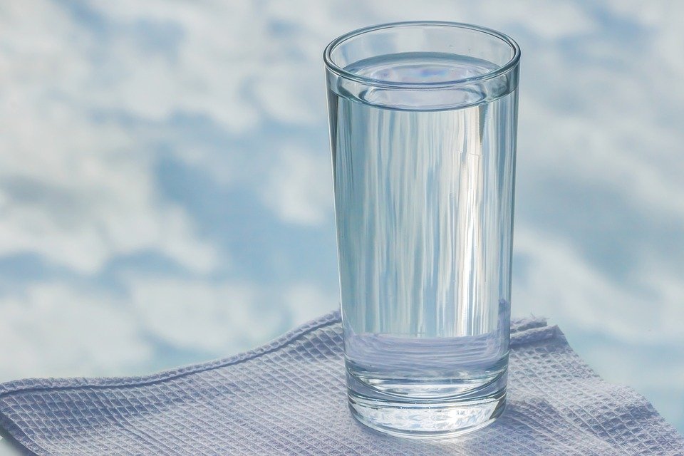 5 случаев, когда врачи категорически запрещают пить воду - фото 1