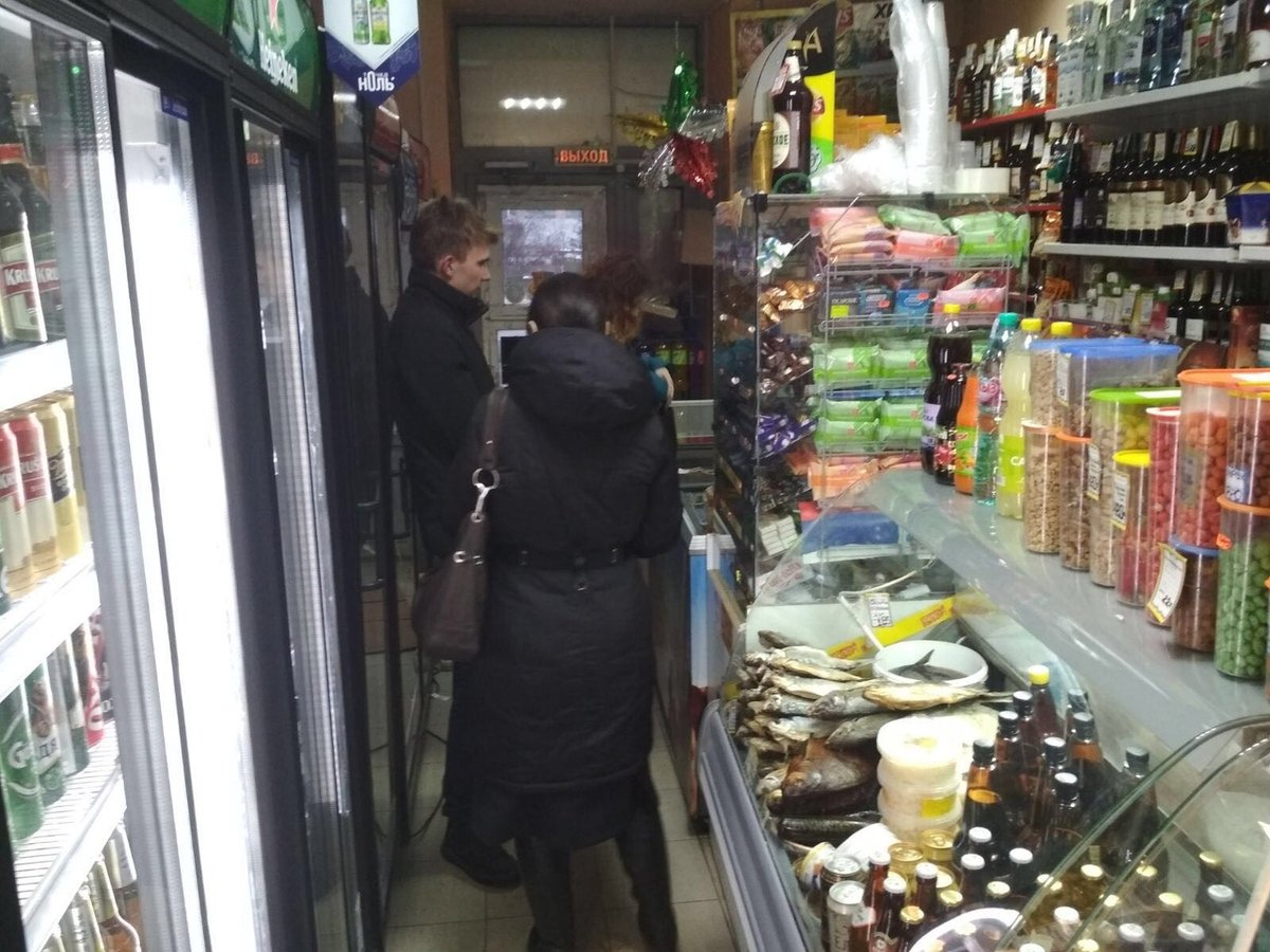 На 50 000 рублей оштрафуют продавцов с улиц Бекетова и Ивлиева за продажу алкоголя детям - фото 1