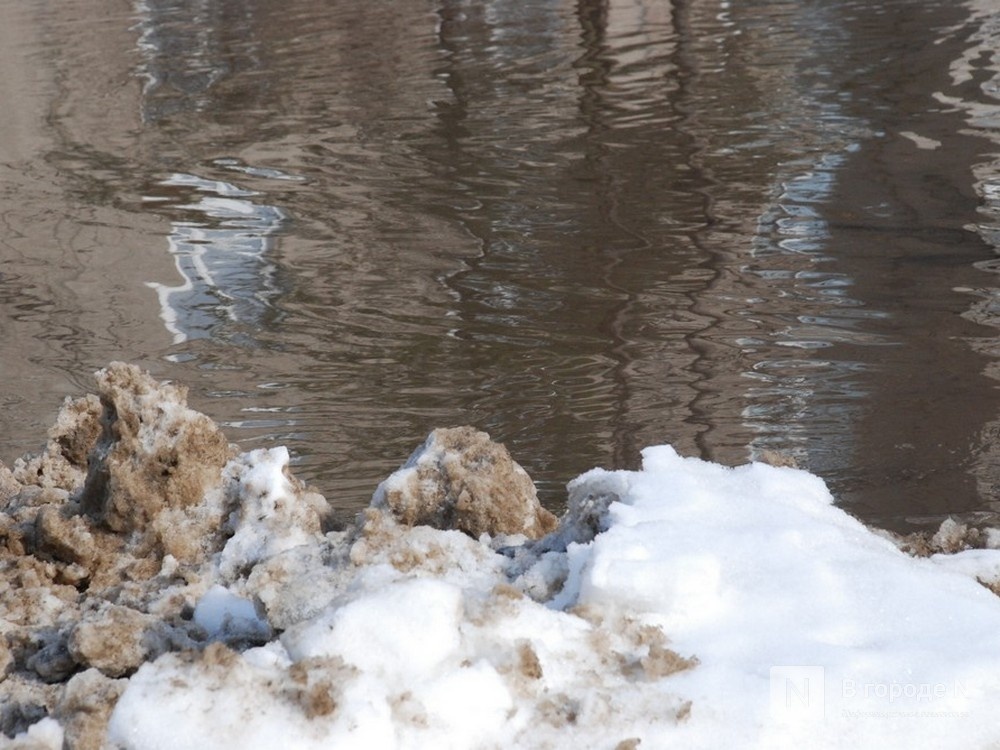 Водный ров образовался рядом со школой в Боталово-4 на Бору - фото 1