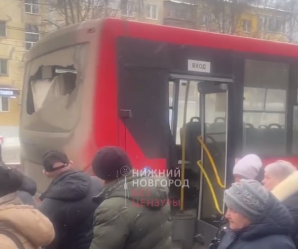 Нижегородцев высадили из маршрутки после жалоб на разбитое окно - фото 1