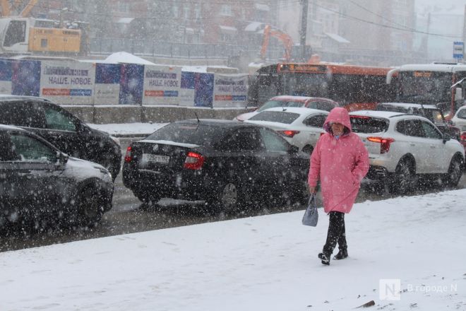 Апрельский апокалипсис в Нижнем Новгороде: фоторепортаж с улиц, заваленных снегом - фото 11