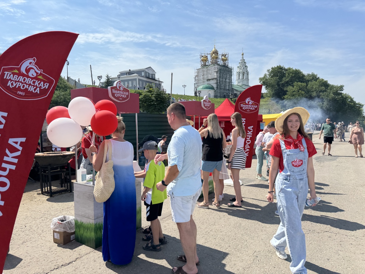 Павловчан угостили 300 кг сосисок и колбасок в честь Дня города - фото 1