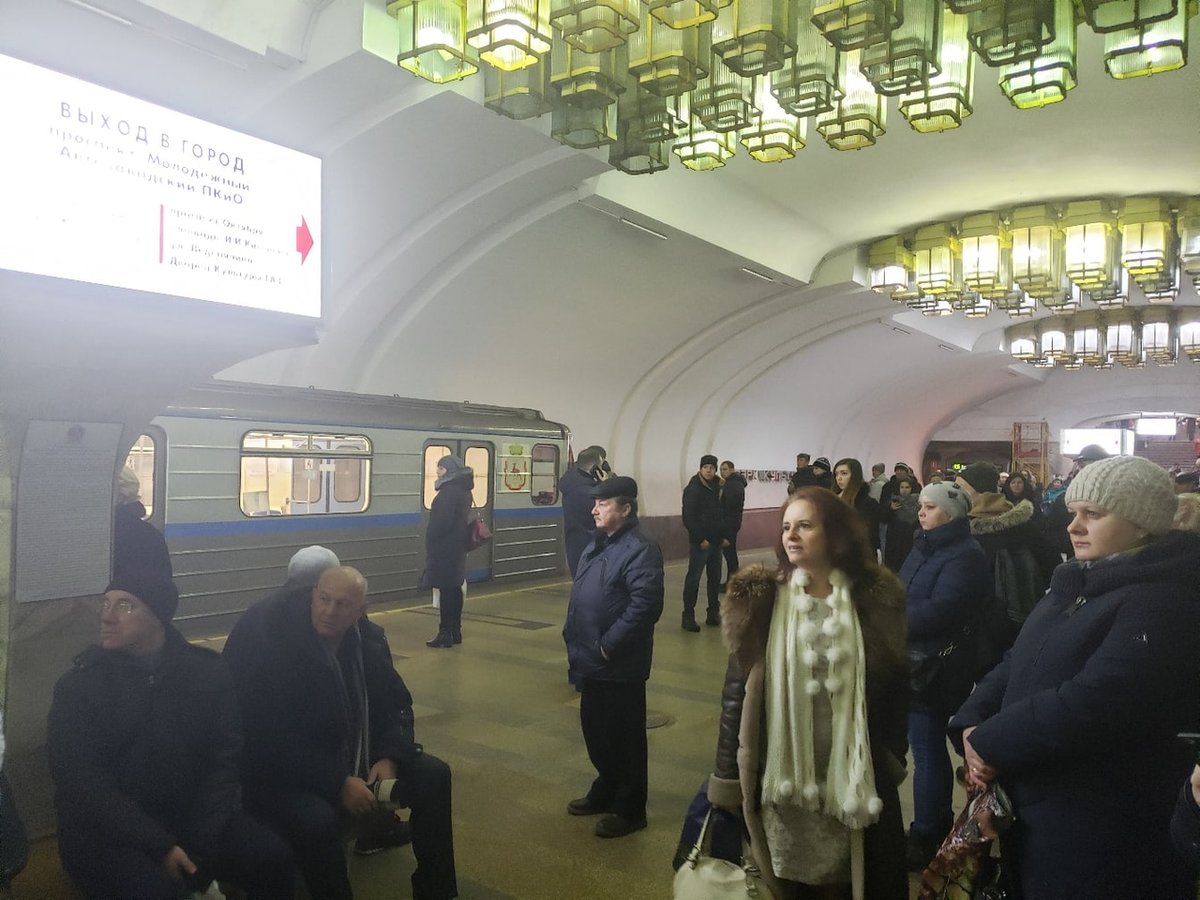 Работу нижегородского метро парализовал остановившийся поезд