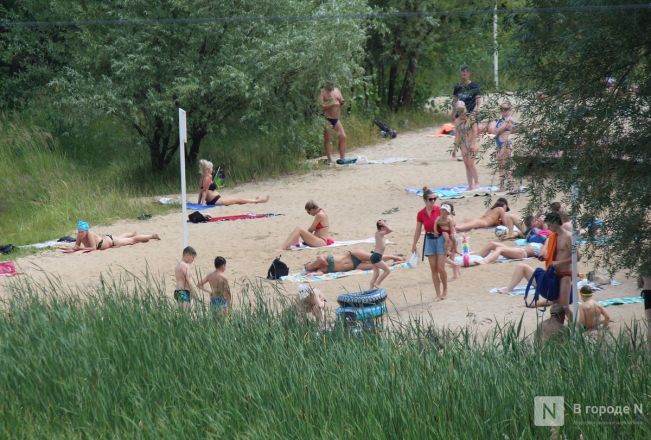 Спасение от адского пекла: фоторепортаж с пляжей Нижнего Новгорода - фото 37