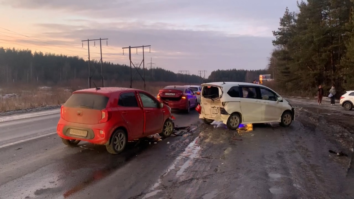 Двое водителей пострадали в массовом ДТП в Нижегородской области