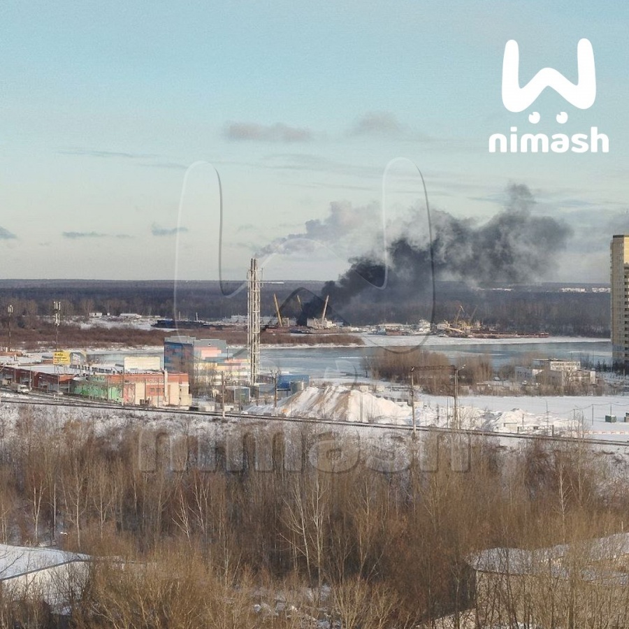 В МЧС раскрыли первые подробности пожара в затоне у Борского моста - фото 1