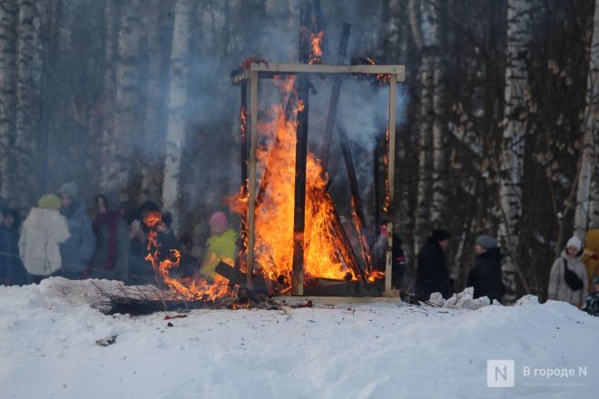 С блинами и в сугробах: как прошла Масленица в Нижнем Новгороде — фоторепортаж - фото 90