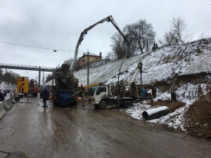 Почти две тысячи кубометров грунта сошло со склона Похвалинского съезда во время оползня