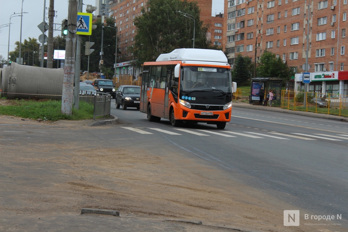 Водителя нижегородского автобуса уволили за неприличные жесты - фото 1