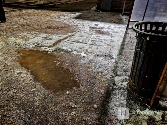 Фоторепортаж: как чистят дороги в Нижнем Новгороде после мощных снегопадов - фото 14