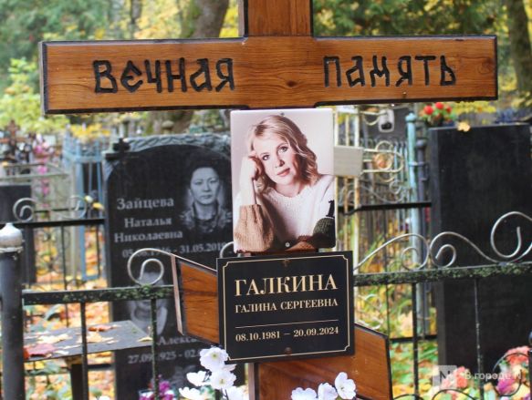Огромные памятники и скромные кресты: показываем, как выглядят могилы известных нижегородских политиков - фото 21